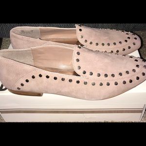BRAND NEW suede Women’s flats 🌸😍.